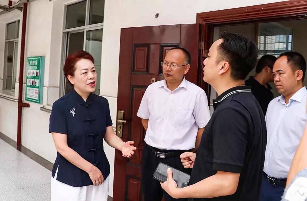 省民政廳黨組書記、廳長唐白玉蒞臨株洲縣海福祥養(yǎng)老護理院考察工作