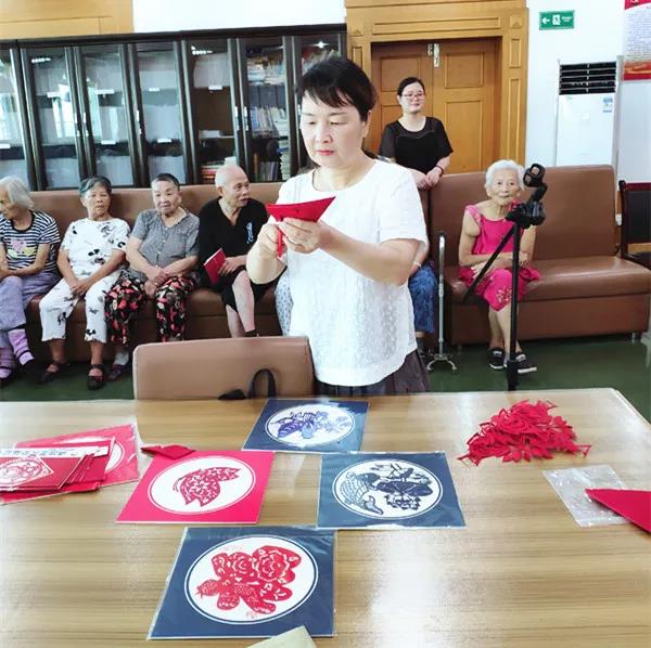  海福祥老年大學(xué)開(kāi)課啦！銀發(fā)學(xué)子樂(lè)滿堂|海福祥養(yǎng)老護(hù)理連鎖