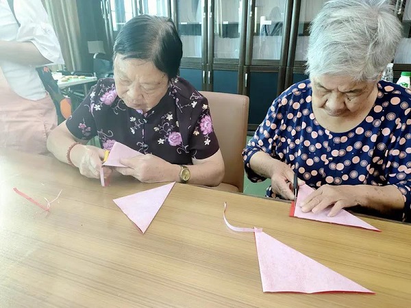  海福祥老年大學(xué)開(kāi)課啦！銀發(fā)學(xué)子樂(lè)滿堂|海福祥養(yǎng)老護(hù)理連鎖