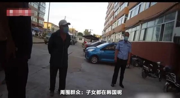  獨(dú)居老人摔倒陽臺(tái)敲盆呼救4晝夜，背后真相引人深思