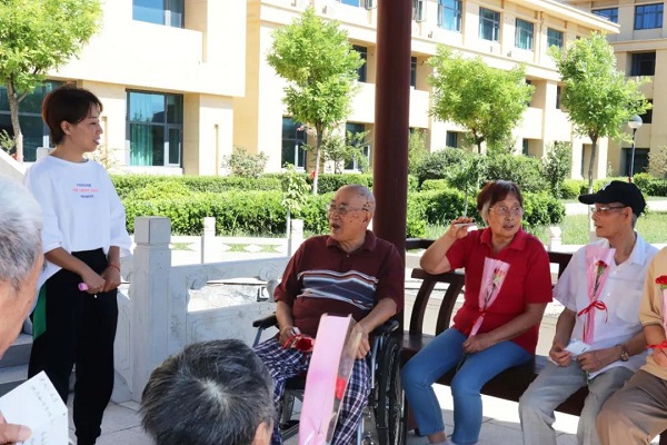 教師節(jié)|年輕教師家長愛，退休老教師我們寵
