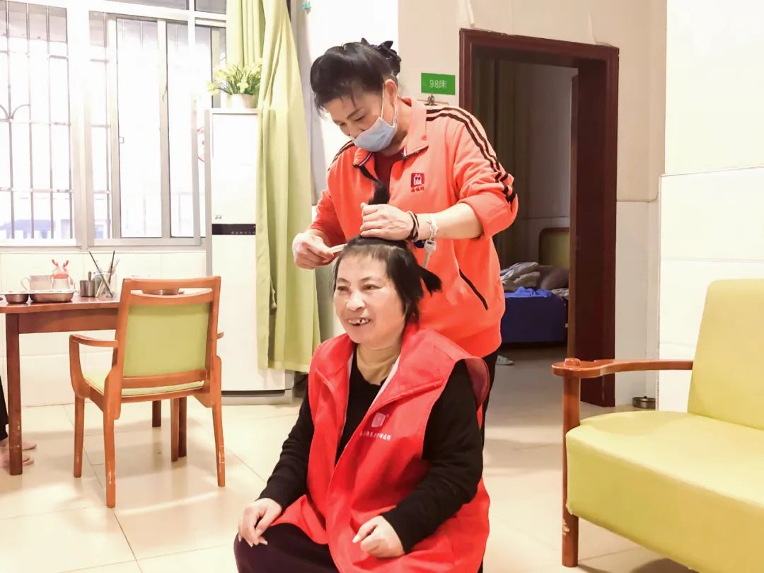 【最美護理員】傾情守護，筑起愛的家園