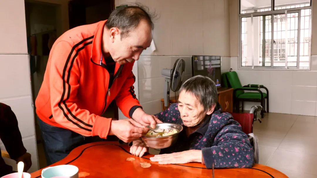 【最美護理員】傾情守護，筑起愛的家園