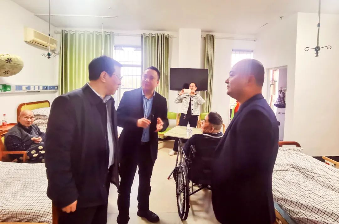 株洲市民政局黨組書(shū)記黃上峰帶隊(duì)蒞臨海福祥第二養(yǎng)老院參觀調(diào)研
