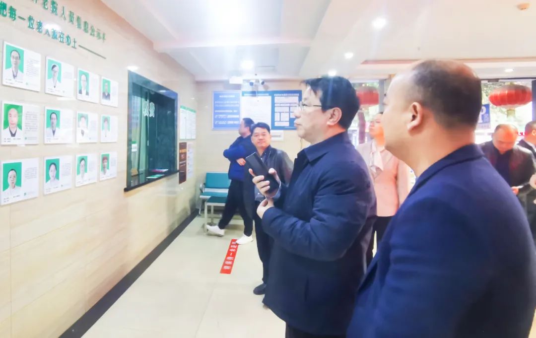 株洲市民政局黨組書(shū)記黃上峰帶隊(duì)蒞臨海福祥第二養(yǎng)老院參觀調(diào)研